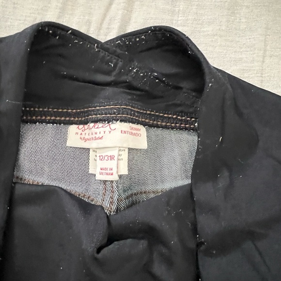 Maternity Lot - Picture 9 of 11